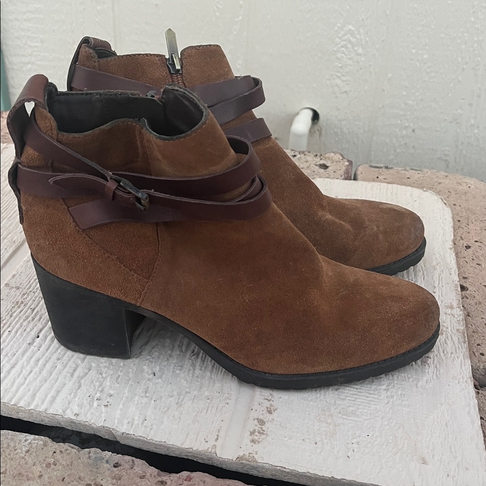 Sam Edelman Hannah Belted Chelsea Booties Size 9.5